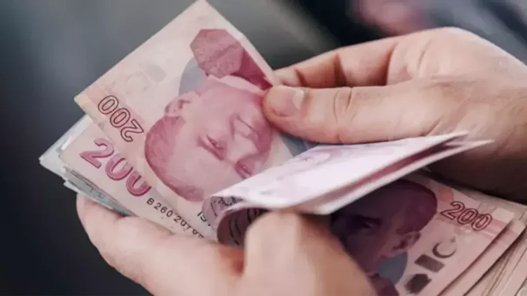 Emekli maaşı ve 4.000 TL bayram ikramiyesi için ödeme takvimi gündemde